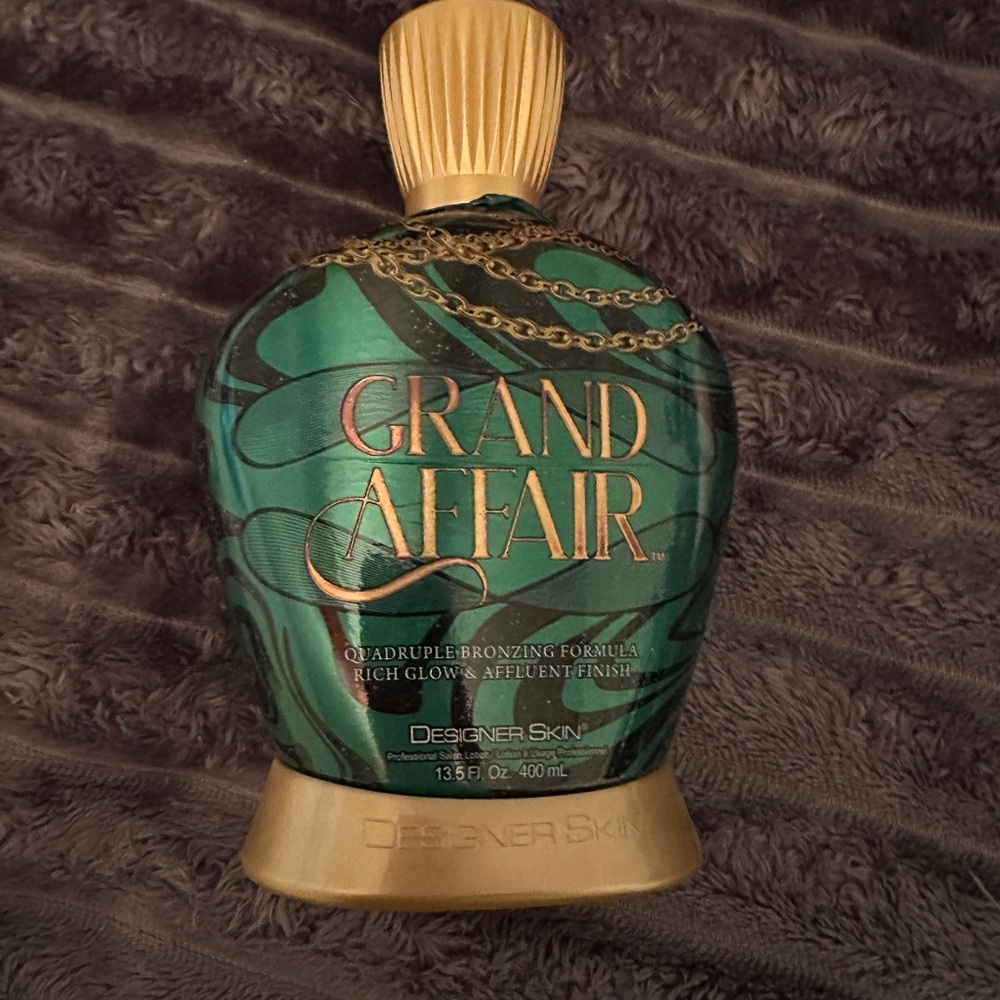 Grand Affair Tanning Lotion - Green and Gold